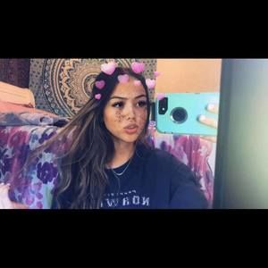 Meet your Posher, Rena